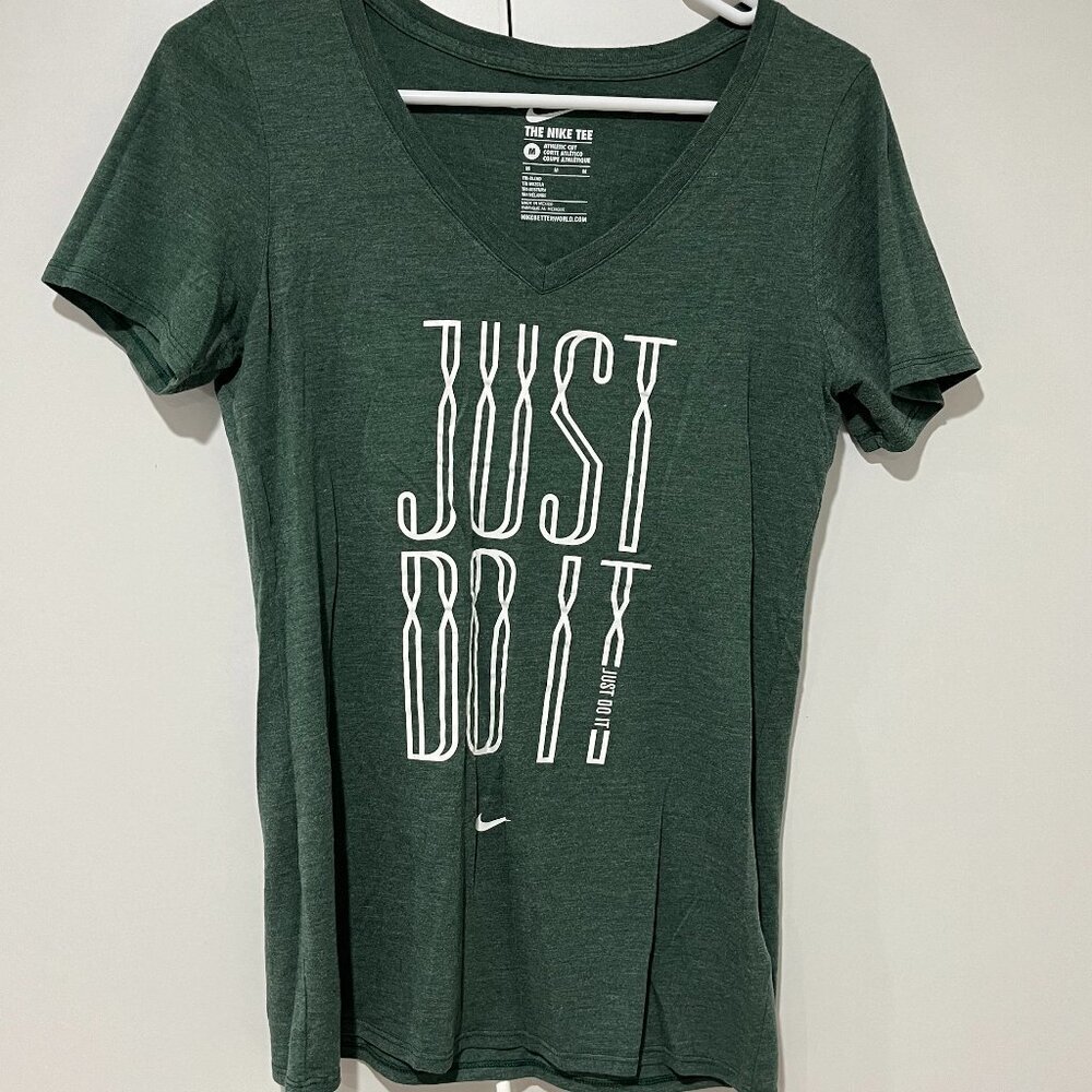Nike short sleeve graphic tee